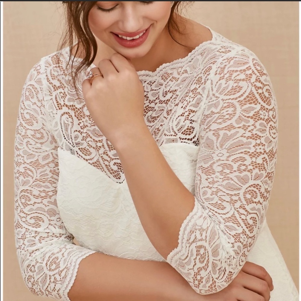 TORRID IVORY LACE TEA-LENGTH WEDDING DRESS SIZE 16